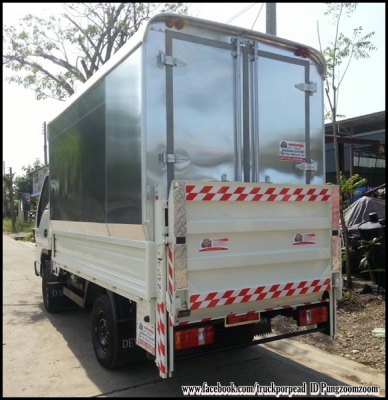 ติดตั้งตู้ทึบหลังคาสูงจากพื้นกระบะ 2 ม.พร้อมติดตั้งลิฟท์เกจและทำสี ติดตั้งตู้ทึบหลังคาสูงจากพื้นกระบะ 2 ม.พร้อมติดตั้งลิฟท์เกจและทำสี