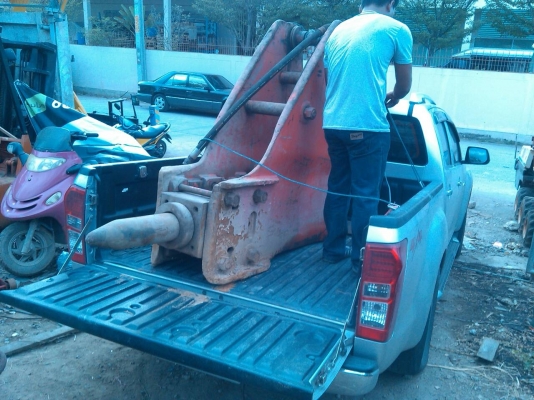 ประกาศแจ้งลูกค้า นครพนมครับ - หัวกระแทก หัวเจาะ breaker PC 300 จัดส่งเรียบร้อยแล้วนะครับ