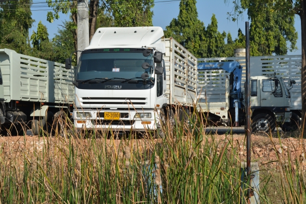 ISUZU GIGA 320 hp กระบะบรรทุกยาว  7.20 m