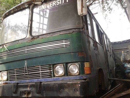 ขายรถบัส ม.เชียงใหม่ใหม่ ยาว9 เมตร  เอาไปต่อรถบรรทุก ดีครับ แชสซีเหมือน ISUZU FRR เครื่อง EH700 ยาง900 ขอบ 20 เฟืองท้าย 200