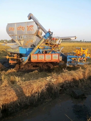 ขายรถเกี่ยวข้าว ปานเจริญการช่าง