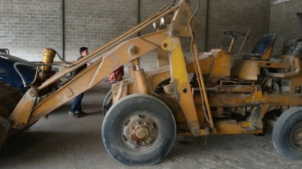 -------ขายรถตักล้อยาง 2 คัน------