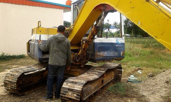 **349,000 บ.ต่อรอง**ขาย แบคโฮ ราคาเบาๆ KOMATSU PC60-5 เครื่องเดิม ปั้มเดิม เครื่องดี แน่นดี ไม่เยิ้ม ปั้มดีแรงดี ทำงานดี เร็วดี คล่อง บูมอาร์มมีปะนิดหน่อย บุ้งกี๋ดี ไม่ผุ เอวดีแน่นดี ไม่แตกไม่ร้าว ช่วงล่าง60-70\% โซ่ดี แทร็กดียังหนา เฟรมสวยหนา ไม่ปะ โรลเลอ