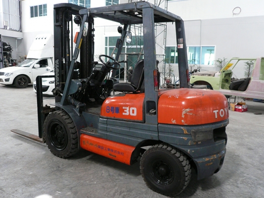 ขายรถโฟล์คลิฟท์มือสอง toyota รุ่น 6fd30 ราคา 399,000 บาท นำเข้าจากประเทศญี่ปุ่น 100\% ไม่เคยใช้งานในไทย