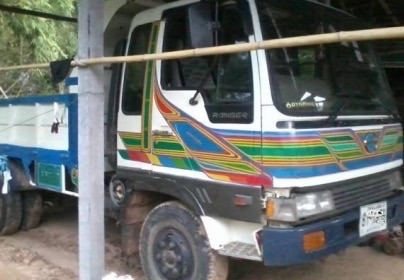 HINO FD 195 HP HO7D หกล้อดั๊มพ์ สมอเงิน รถเครื่องดีแรงดีไม่เยิ้ม ภายในเก๋งคอนโซลครบพร้อม พวงมาลัยเพาเวอร์ ระบบเบรคทริ๊ปฟี้ครบครัน ช่วงล่างคัชซีไม่มีบวม ยาง 8.25 ขอบ 16 สภาพดี 70\% พร้อมบรรทุกพร้อมใช้งาน เอกสารเล่มทะเบียนครบ ราคาต่อรองได้ครับ HINO FD 195 HP HO7D หกล้อดั๊มพ์ สมอเงิน รถเครื่องดีแรงดีไม่เยิ้ม ภายในเก๋งคอนโซลครบพร้อม พวงมาลัยเพาเวอร์ ระบบเบรคทริ๊ปฟี้ครบครัน ช่วงล่างคัชซีไม่มีบวม ยาง 8.25 ขอบ 16 สภาพดี 70\% พร้อมบรรทุกพร้อมใช้งาน เอกสารเล่มทะเบียนครบ ราคาต่อรองได้ครับ