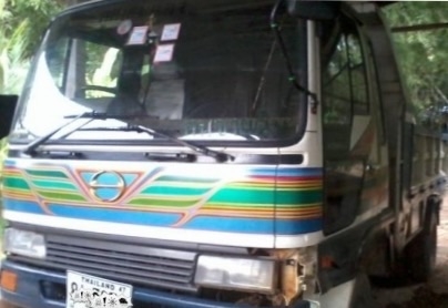 HINO FD 195 HP HO7D หกล้อดั๊มพ์ สมอเงิน รถเครื่องดีแรงดีไม่เยิ้ม ภายในเก๋งคอนโซลครบพร้อม พวงมาลัยเพาเวอร์ ระบบเบรคทริ๊ปฟี้ครบครัน ช่วงล่างคัชซีไม่มีบวม ยาง 8.25 ขอบ 16 สภาพดี 70\% พร้อมบรรทุกพร้อมใช้งาน เอกสารเล่มทะเบียนครบ ราคาต่อรองได้ครับ