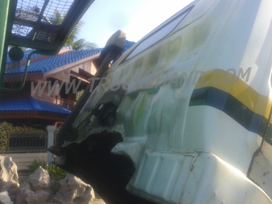 รถบรรทุก 6 ล้อ HINO KM 300  110  แรงม้า   เครื่อง6 สูบ ลองแวะชมสภาพรถและทดลองขับก่อน และยังสามารถต่อรองราคาได้ครับ