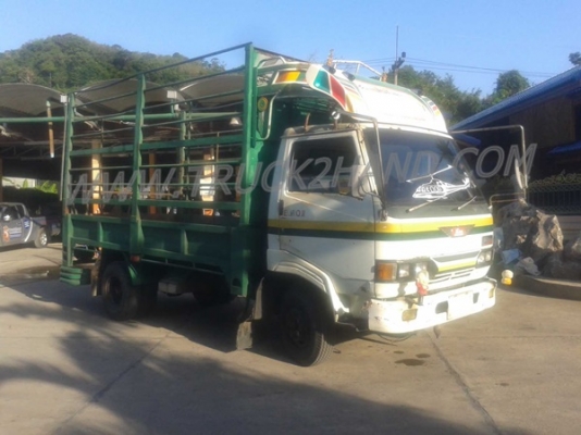 รถบรรทุก 6 ล้อ HINO KM 300  110  แรงม้า   เครื่อง6 สูบ ลองแวะชมสภาพรถและทดลองขับก่อน และยังสามารถต่อรองราคาได้ครับ