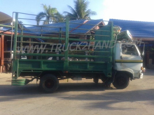 รถบรรทุก 6 ล้อ HINO KM 300  110  แรงม้า   เครื่อง6 สูบ ลองแวะชมสภาพรถและทดลองขับก่อน และยังสามารถต่อรองราคาได้ครับ