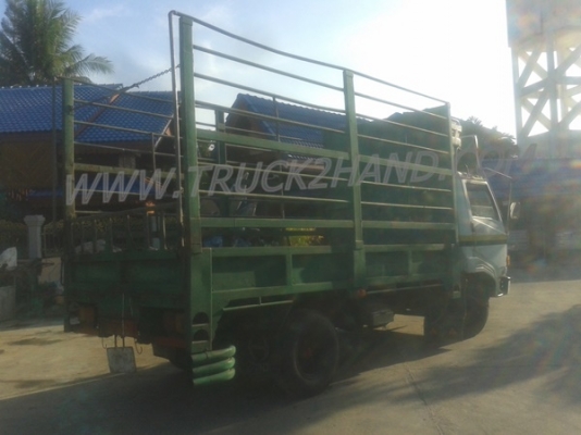 รถบรรทุก 6 ล้อ HINO KM 300  110  แรงม้า   เครื่อง6 สูบ ลองแวะชมสภาพรถและทดลองขับก่อน และยังสามารถต่อรองราคาได้ครับ