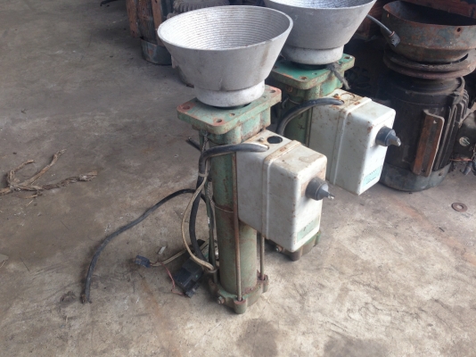 ขายกระบอกลม มี2อัน มีสวิตปรับได้ ขายตามสภาพ ขายเป็นคู่ครับ