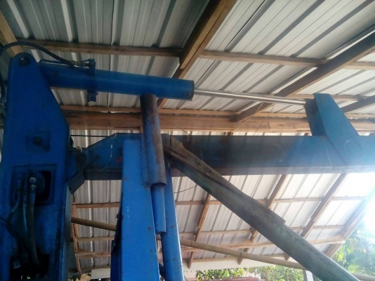 หกล้ อีซูซุ ติดเครน2.5ตัน สภาพดีพร้อใช้ ทะเบียนพร้อมโอน