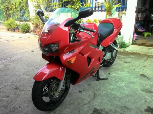 ขายครับ VFR800 ปี2000 หัวฉีด ไมค์ดิจิตอล ทะเบียนแท้โอนขนส่ง จัดไฟแนนได้ครับ รถสวยเครื่องดีพร้อมออกทริป