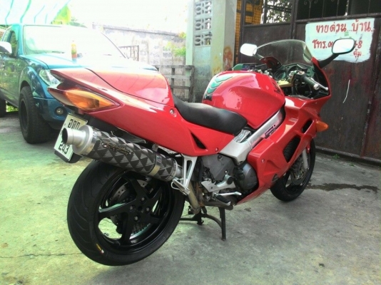 ขายครับ VFR800 ปี2000 หัวฉีด ไมค์ดิจิตอล ทะเบียนแท้โอนขนส่ง จัดไฟแนนได้ครับ รถสวยเครื่องดีพร้อมออกทริป
