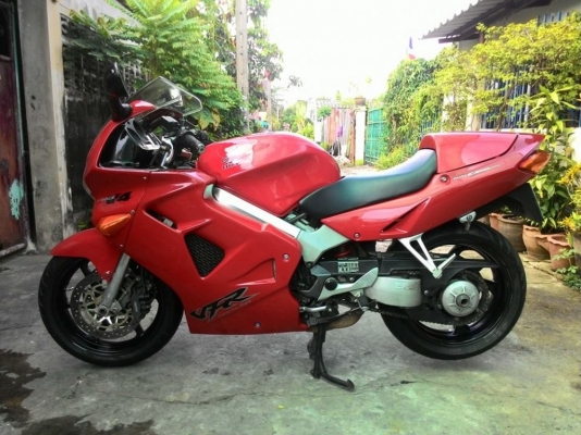 ขายครับ VFR800 ปี2000 หัวฉีด ไมค์ดิจิตอล ทะเบียนแท้โอนขนส่ง จัดไฟแนนได้ครับ รถสวยเครื่องดีพร้อมออกทริป