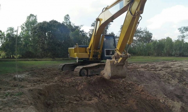 **600,000 บ.ต่อรอง**ขายแบคโฮ KOBELCO MARK-3 SK200 เก๋งน้ำเงิน เครื่องเดิม ปั้มเดิม ไฟฟ้าตัด เครื่องดีแน่น ปั้มดีแรง ทำงานดี คล่องตัว เร็วดี ไม่โหลด บูมอาร์มสวยไม่ปะ บุ้งกี๋หนา ไม่ผุ เอวดีแน่น ไม่แตกไม่ร้าว ช่วงล่าง70-80\% โซ่ดี แทร็กดีครบ เฟรมหนาไม่ปะ โรลเ