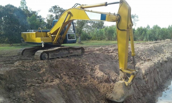 **600,000 บ.ต่อรอง**ขายแบคโฮ KOBELCO MARK-3 SK200 เก๋งน้ำเงิน เครื่องเดิม ปั้มเดิม ไฟฟ้าตัด เครื่องดีแน่น ปั้มดีแรง ทำงานดี คล่องตัว เร็วดี ไม่โหลด บูมอาร์มสวยไม่ปะ บุ้งกี๋หนา ไม่ผุ เอวดีแน่น ไม่แตกไม่ร้าว ช่วงล่าง70-80\% โซ่ดี แทร็กดีครบ เฟรมหนาไม่ปะ โรลเ