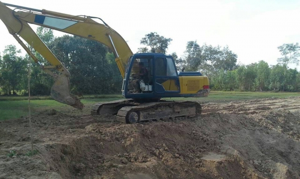 **600,000 บ.ต่อรอง**ขายแบคโฮ KOBELCO MARK-3 SK200 เก๋งน้ำเงิน เครื่องเดิม ปั้มเดิม ไฟฟ้าตัด เครื่องดีแน่น ปั้มดีแรง ทำงานดี คล่องตัว เร็วดี ไม่โหลด บูมอาร์มสวยไม่ปะ บุ้งกี๋หนา ไม่ผุ เอวดีแน่น ไม่แตกไม่ร้าว ช่วงล่าง70-80\% โซ่ดี แทร็กดีครบ เฟรมหนาไม่ปะ โรลเ