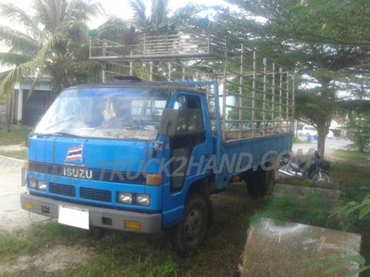 รถบรรทุก 6 ล้อ ISUZU NPR กระบะข้างเสริม  ปีจดทะเบียน 2542 มาดูสภาพรถและทดลองขับก่อน และสามารถต่อรองราคาได้อีกครับ