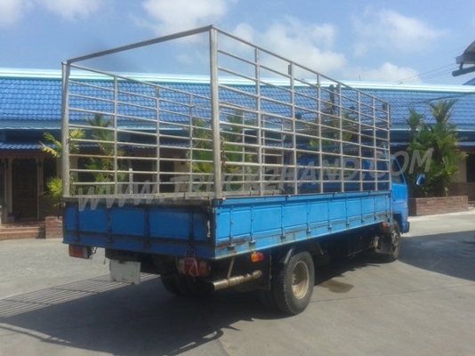 รถบรรทุก 6 ล้อ ISUZU NPR กระบะข้างเสริม  ปีจดทะเบียน 2542 มาดูสภาพรถและทดลองขับก่อน และสามารถต่อรองราคาได้อีกครับ