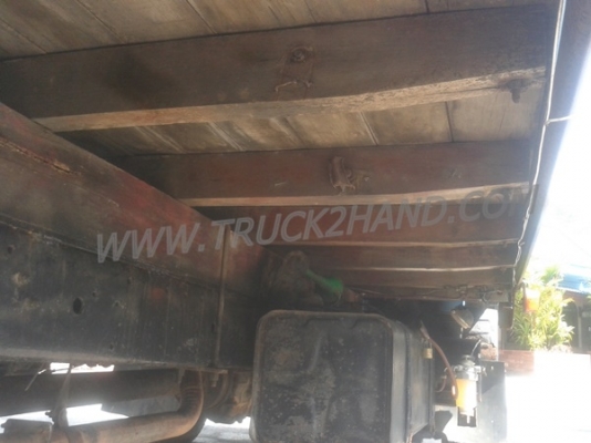 รถบรรทุก 6 ล้อ ISUZU NPR กระบะข้างเสริม  ปีจดทะเบียน 2542 มาดูสภาพรถและทดลองขับก่อน และสามารถต่อรองราคาได้อีกครับ