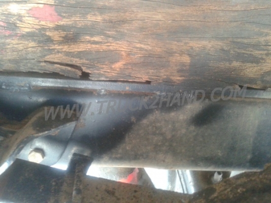 รถบรรทุก 6 ล้อ ISUZU NPR กระบะข้างเสริม  ปีจดทะเบียน 2542 มาดูสภาพรถและทดลองขับก่อน และสามารถต่อรองราคาได้อีกครับ