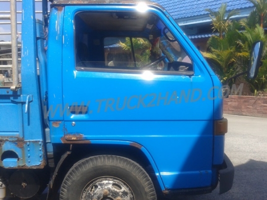 รถบรรทุก 6 ล้อ ISUZU NPR กระบะข้างเสริม  ปีจดทะเบียน 2542 มาดูสภาพรถและทดลองขับก่อน และสามารถต่อรองราคาได้อีกครับ