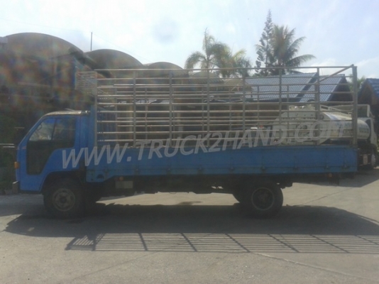 รถบรรทุก 6 ล้อ ISUZU NPR กระบะข้างเสริม  ปีจดทะเบียน 2542 มาดูสภาพรถและทดลองขับก่อน และสามารถต่อรองราคาได้อีกครับ