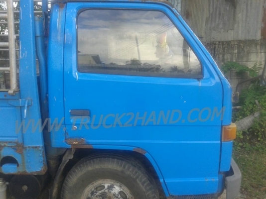 รถบรรทุก 6 ล้อ ISUZU NPR กระบะข้างเสริม  ปีจดทะเบียน 2542 มาดูสภาพรถและทดลองขับก่อน และสามารถต่อรองราคาได้อีกครับ