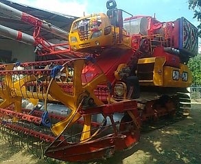 ขายด่วน รถเกี่ยวข้าวศักดิ์พัฒนา รุ่น KM 49 รถสภาพสวยดีพร้อมใช้งานได้เลย เครื่องยนต์ 210 HP 6HH1 เทอร์โบ อุ้ม 2.5 ตัน ปั๊มไดกิ้นเบอร์ 23 ช่วงล่าง 12 สภาพดีพร้อมใช้งาน ราคาต่อรองได้ครับ