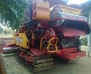 ขายด่วน รถเกี่ยวข้าวศักดิ์พัฒนา รุ่น KM 49 รถสภาพสวยดีพร้อมใช้งานได้เลย เครื่องยนต์ 210 HP 6HH1 เทอร์โบ อุ้ม 2.5 ตัน ปั๊มไดกิ้นเบอร์ 23 ช่วงล่าง 12 สภาพดีพร้อมใช้งาน ราคาต่อรองได้ครับ