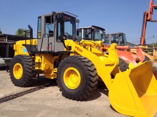 ราคาพิเศษ รถตัก TCM L27 มาถึงไทยแล้ว สภาพ 99.99\% ยางใหม่ 4เส้น พร้อมลุยงาน 090-986-2521 อ๊อบ