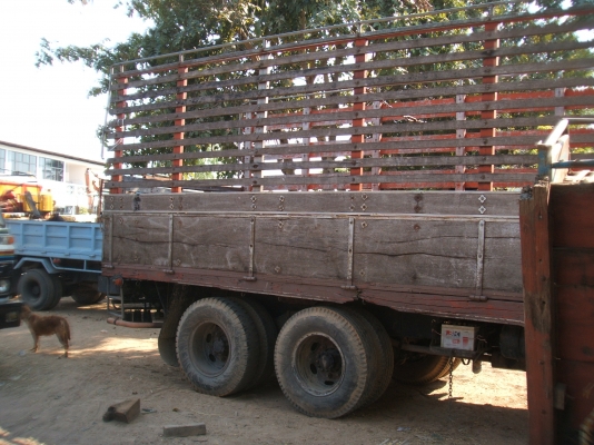 ขายกระบะไม้รถสิบล้อฮีโน่ ยาว 5.80 เมตร กว้าง 2.40 เมตร