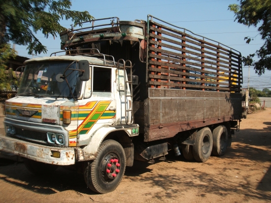 ขายกระบะไม้รถสิบล้อฮีโน่ ยาว 5.80 เมตร กว้าง 2.40 เมตร