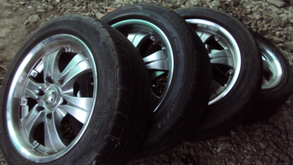 ขายล้อ17แถมยาง215 55 17ให้ฟรีปี11 ขายล้อ17แถมยาง215 55 17ให้ฟรีปี11