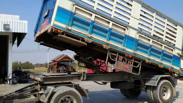 ขายรถ 18 ล้อดั้มเกษตร Isuzu 320 ขายรถ 18 ล้อดั้มเกษตร Isuzu 320