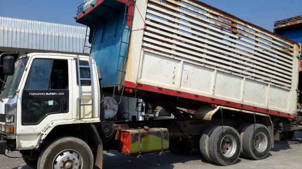 ขายรถ 18 ล้อดั้มเกษตร Isuzu 320 ขายรถ 18 ล้อดั้มเกษตร Isuzu 320