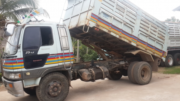 ขาย 6 ล้อ Hino FG 2Jเครื่อง JO8C 210 แรง ปี 2001 โทร 0811838154 ขาย 6 ล้อ Hino FG 2Jเครื่อง JO8C 210 แรง ปี 2001 โทร 0811838154