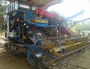 ขายด่วน รถเกี่ยวข้าวเกษตรพัฒนา รุ่น ไอ้หนุ่มไวไฟ ปี 45 รถสภาพดีพร้อมใช้งานได้เลย เครื่องยนต์ 210 HP 6HH1 อุ้ม 2.5 ตัน ปั๊มไดกิ้นเบอร์ 22 ช่วงล่างตัวเดิน HY-DASH ไฮดราส สภาพดีสุดๆครับ ราคาต่อรองได้ครับ