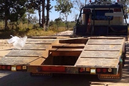 MITSUBISHI FUSO FN215 - 165 HP 6D14 สิบล้อเพลาเดียว เทรลเลอร์ท้ายลาดขึ้นรถแบ็คโฮร PC 200 ได้เลยครับ เครื่องแรงดีไม่มีเยิ้ม หัวเก๋งสีสันสวยไม่มีผุภายในเก๋งคอนโซลครบพร้อม พวงมาลัยเพาเวอร์ ช่วงล่างคัชซีไม่มีบวม ยางสภาพดี 10 เส้นประมาณ 70\% พร้อมลากพร้อมบรรทุก