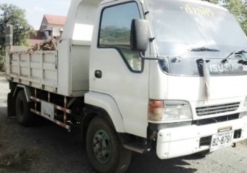 ISUZU NRR 210 HP 6HH1 หกล้อดั๊มพ์ กระบะดั๊มพ์เหล็ก 5 ตันความยาว 3.60 เมตรสภาพสวยมากครับ เครื่องแรงดีไม่มีเยิ้ม หัวเก๋งสวยเดิมบางภายในเก๋งคอนโซลครบ แอร์เย็น พวงมาลัยเพาเวอร์ ระบบเบรคทริ๊ปฟี้ ช่วงล่างคัชซีสวย ยาง 8.25 ขอบ 16 สภาพดี 70\% พร้อมใช้งาน เอกสารทะเ