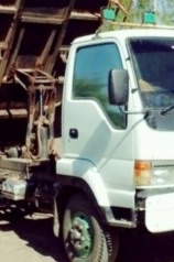 ISUZU NRR 210 HP 6HH1 หกล้อดั๊มพ์ กระบะดั๊มพ์เหล็ก 5 ตันความยาว 3.60 เมตรสภาพสวยมากครับ เครื่องแรงดีไม่มีเยิ้ม หัวเก๋งสวยเดิมบางภายในเก๋งคอนโซลครบ แอร์เย็น พวงมาลัยเพาเวอร์ ระบบเบรคทริ๊ปฟี้ ช่วงล่างคัชซีสวย ยาง 8.25 ขอบ 16 สภาพดี 70\% พร้อมใช้งาน เอกสารทะเ