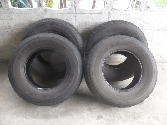 ยาง BRIDGESTONE 265/70R16ปี11 สวยๆ 4 เส้น ราคา 3000 บาท