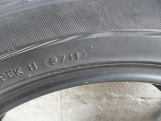 ยาง HANKOOK 235/50R19ปี11 สวยๆ 1 คู่ ราคา 1700 บาท