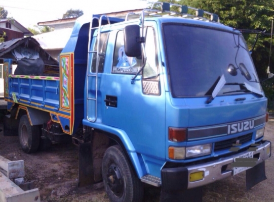 ISUZU ROCKY 195 HP 6HE1 หกล้อดั๊มพ์ กระบะดั๊มพ์เหล็ก 5 ตันความยาว 3.60 เมตรสภาพสวย หัวเก๋งสีสันบางดีไม่มีผุภายในเก๋งคอนโซลครบพร้อม แอร์เย็น พวงมาลัยเพาเวอร์ ระบบเบรคทริ๊ปฟี้ครบพร้อม ช่วงล่างคัชซีไม่มีบวม ยาง 8.25 ขอบ 16 สภาพดีพร้อมใช้งาน เอกสารทะเบียนครบพ