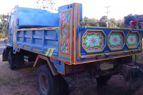 ISUZU ROCKY 195 HP 6HE1 หกล้อดั๊มพ์ กระบะดั๊มพ์เหล็ก 5 ตันความยาว 3.60 เมตรสภาพสวย หัวเก๋งสีสันบางดีไม่มีผุภายในเก๋งคอนโซลครบพร้อม แอร์เย็น พวงมาลัยเพาเวอร์ ระบบเบรคทริ๊ปฟี้ครบพร้อม ช่วงล่างคัชซีไม่มีบวม ยาง 8.25 ขอบ 16 สภาพดีพร้อมใช้งาน เอกสารทะเบียนครบพ