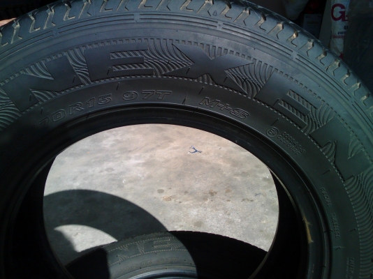 ขายยาง 215/70 R15  ปี 12 ..800 บ. โทร 089-6291500