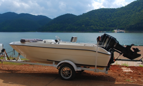 เรือ15.6 ฟุต โมลช่างหลาน เครื่องMERCURY 90 HP พร้อมเทลเลอร์