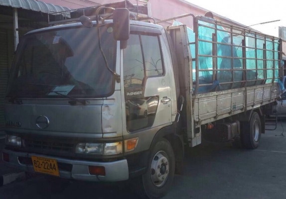 HINO FC 3J 170 HP JO7C หกล้อบรรทุก กระบะคอกเหล็กความยาว 5 เมตรสภาพสวย เครื่องแรงดีแห้งดีไม่มีเยิ้ม หัวเก๋งสมอเงินภายในเก๋งคอนโซลสวยครบ แอร์ พวงมาลัยเพาเวอร์ ระบบเบรคทริ๊ปฟี้ครบครัน ช่วงล่างแน่นคัชซีสวยมากๆครับ ยาง 8.25 ขอบ 16 สภาพดี 70\% พร้อมใช้งาน เอกสาร