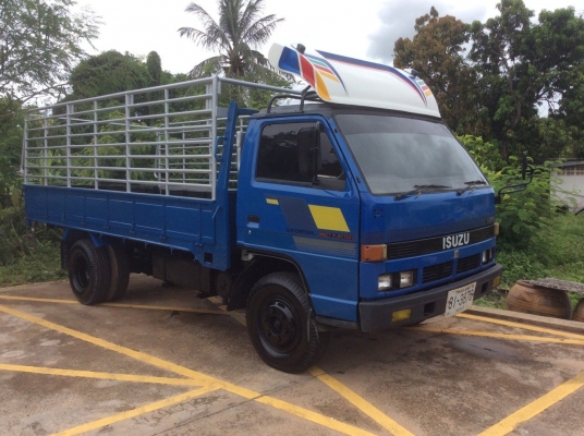 ISUZU NPR115 รถห้างแท้ เครื่องดี ขับดี ครัทซีสวย ขาย 370,000 บาท(ติดต่อศุภากร 081-4252943)